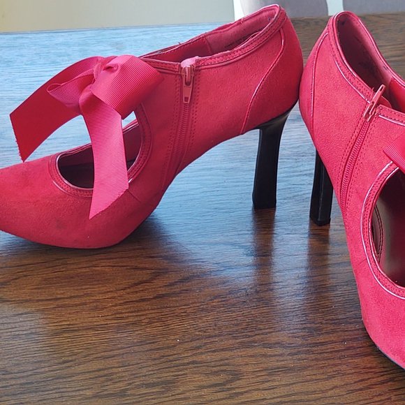 Metaphor Women's Heal with Bow Size 10 - Picture 2 of 6